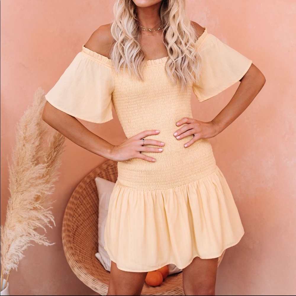 ✨NEW✨ Vici Height of Summer Off Shoulder dress